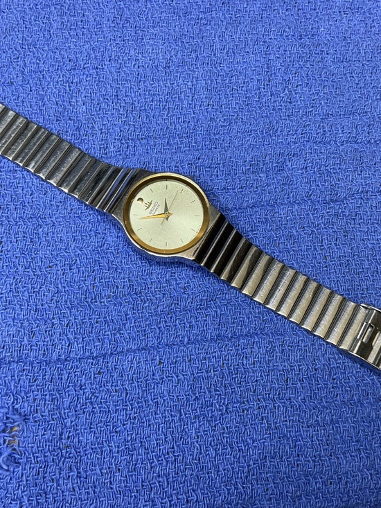Ladies Seiko Quartz Watch in good condition main image 11